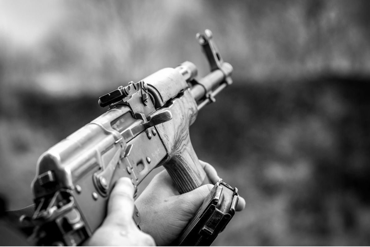 Porównanie karabinków AK-47 i AR-15 cechy zalety główne różnice