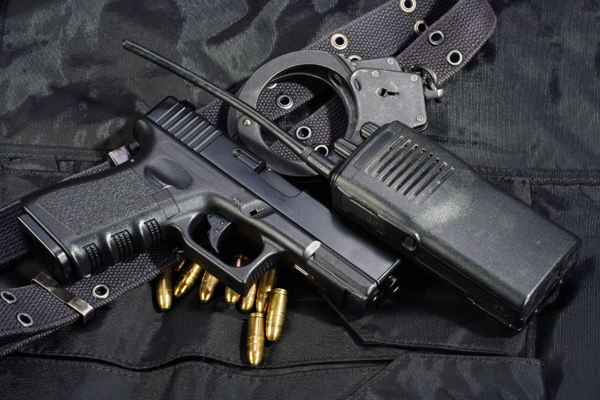 Nielegalne posiadanie broni w Polsce pokazane na przykładach konsekwencji prawnych