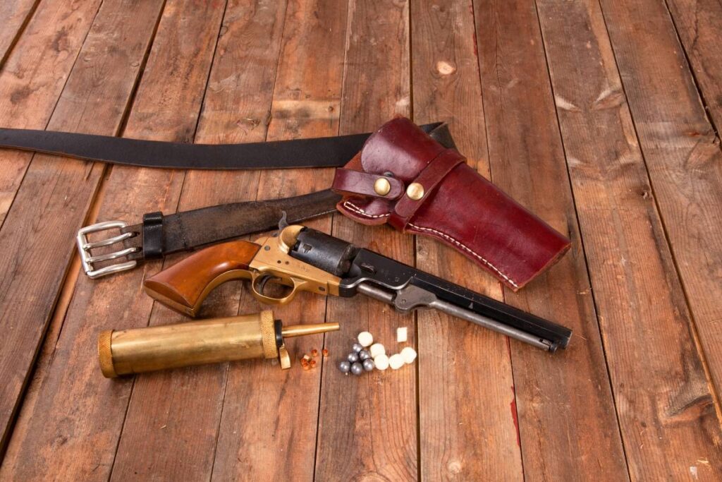 Jak zacząć przygodę z bronią czarnoprochową Co warto mieć poza rewolwerem